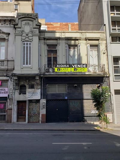 Casa - Casa   local - Av Uruguay esquina Andes, 608 m2 !!