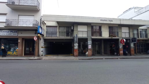 Cochera -Colonia esq. Gaboto cocheras disponibles en centro!!