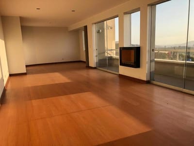 VENTA HERMOSO TRIPLEX EN CASUARINAS SURCO - DPTO 3XX (609-589-1 )