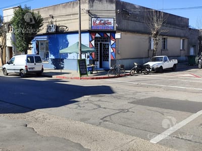 Casona con local comercial  y apartamento