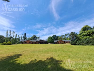 Casa en venta sobre el Golf Punta del Este 5 dormitorios 4 baños garaje doble piscina