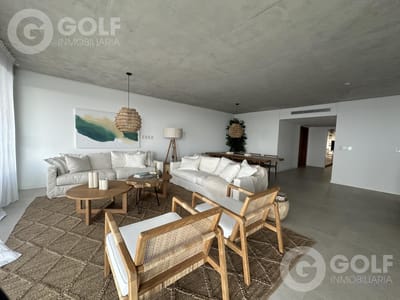 Venta de Penthouse de 3 dormitorios mas servicio en Manantiales