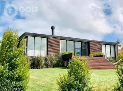 Venta de Casa de 3 dormitorios  y servicio en Altos de la Tahona