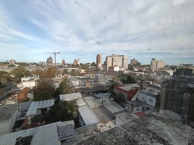 Comodo apartamento próximo a  av.Italia y propios, y de servicios.