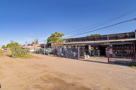 Venta local comercial casa y galpones en Ciudad del Plata, San Jose