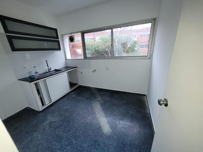 Apartamento al frente, por avenida principal, prox, Casmu, 2 dormitorios, segundo piso por escalera, 