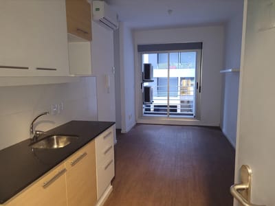 Apto nuevo, de 1 dorm, con cocchera, en moderno edificio, Garibaldi y Monte Caseros