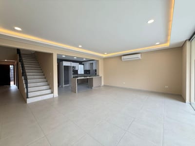 Alquilo casa en Luque, zona Jardín de oro