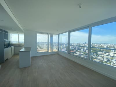 Venta Apartamento en Edificio JOY Montevideo, 3 Dormitorios, 3 Baños, Terraza Y Garage