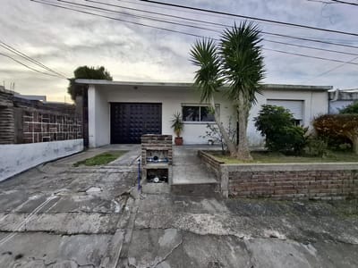 Venta de Propiedad con 3 Casas, en Colonia del Sacramento