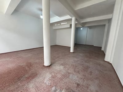 Venta local comercial con renta. Tres Cruces. A dos cuadras de Av. 18 de julio - Renta anual 9,08%