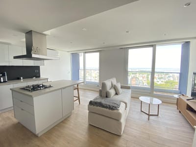 Venta De Duplex En JOY Montevideo, 2 Dormitorios, 3 Baños y Garage , Piso Alto. Pocitos
