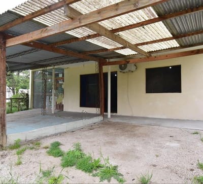 CASA CON LOCAL EN VENTA EN LOS PINOS