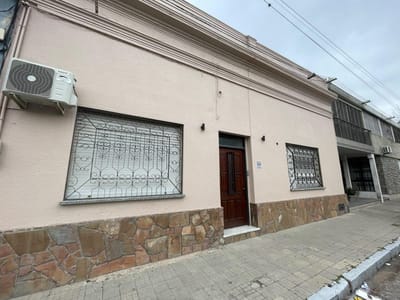 Casa en  venta - 4 dormitorios - Carmelo - Zona centro