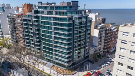 Apartamento 3 dormitorios con cochera frente al Parque Villa Biarritz