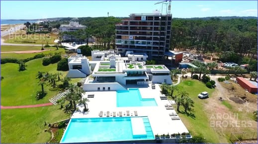 Apartamento de dos dormitorios en venta en Playa Mansa - 906