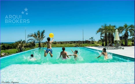 Apartamento de dos dormitorios en venta en Playa Mansa - 311