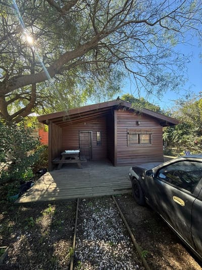Cabaña de 2 dormitorios. Excelente construcción en Balneario Buenos Aires