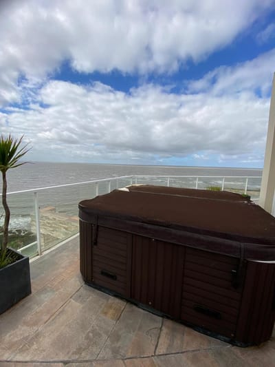 Alquiler Apartamento monoambiente amoblado con vista al mar en Pocitos.