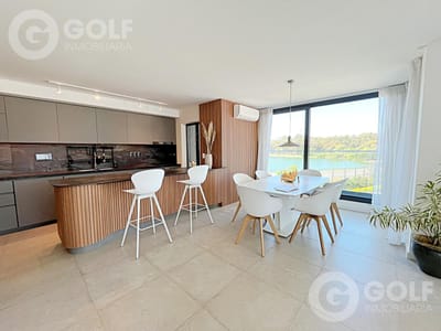 Venta de apartamento de 3 Dormitorios con Terraza en Carrasco  Boating