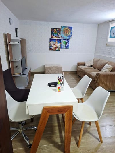 Venta Apartamento 2 dormitorios 1 escritorio. Bajos gastos comunes, planta baja Tres Cruces.
