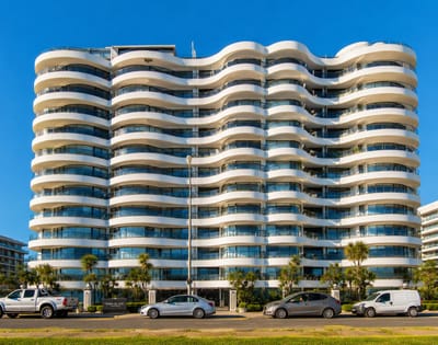 Apartamento Edificio Olimpo 3 dormitorios más servicio completo y garaje para 2 vehículos en Pocitos