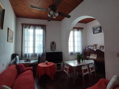 Venta De Casa  Cordón, 4 Dormitorios, Muy Luminosa Con Parrillero
