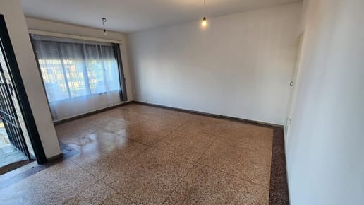 Venta Casa 2 dormitorios con balcón y azotea en excelente zona de La Blanqueada