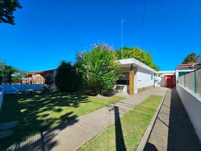 Casa y tres aptos en venta Peñarol | ideal inversión 