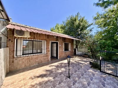Casa en alquiler de 2 dormitorios y galpón sobre Avenida en Colonia
