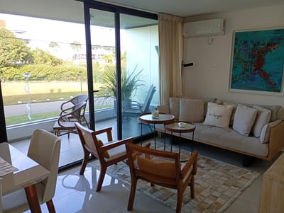 Alquiler  temporada Apartamento  2 dormitorios  Playa Mansa Punta del Este