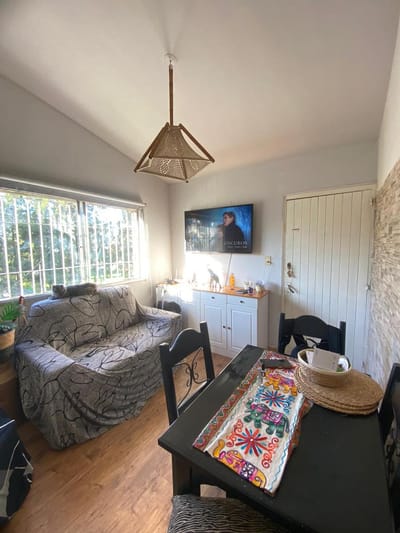 Venta Apartamento 2 dormitorios. Espacioso parque, con juegos de niños y parrilleros. A metros del Antel Arenas. Pérez Castellano.
