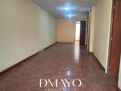 Venta de Casa de 2 pisos, or viaje cerca al colegio Simón Bolívar con una cochera, pista asfaltada