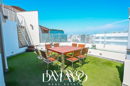 Venta Triplex 436m2 en Miraflores - 4 habitaciones, sala de cine en el departamento, 1 estac.