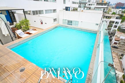 Venta Departamento con amplia terraza y gran patio interior en San Isidro.
