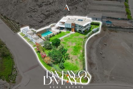 Residencia en Venta, 2,500 m2 de Terreno, 900 m2 Techados en La Quebrada, Cieneguilla