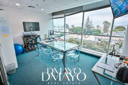 Venta de Oficina de 110.67m2 en edificio moderno con 2 estacionamientos