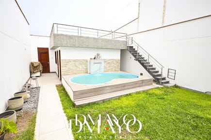 Casa con Piscina, 6 dormitorios y 4 cocheras en Brisas de Villa