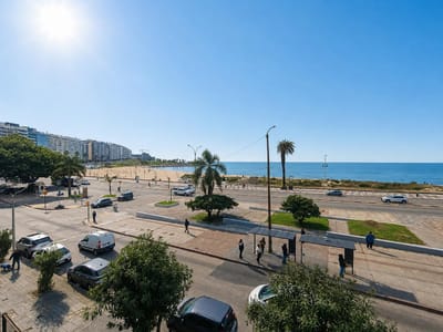 Rambla Pocitos,  reciclado, 243 m2, 3 dormitorios, servicio, gge , box !!