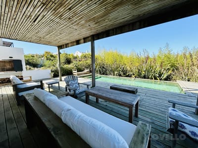 Casa impecable con piscina y vista al mar en El chorro.