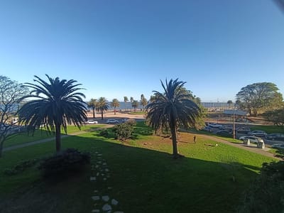 Cebollati frente a Rambla, proximo Embajada, 108 m2 , vista mar !!