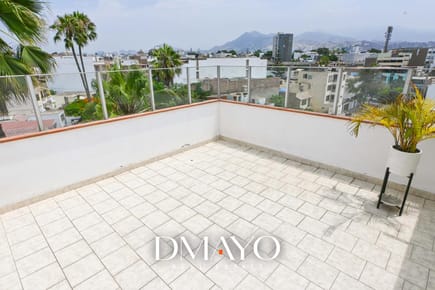 Venta Dúplex con terraza privada tipo casa, piso 5 con ascensor-03 Dormitorios-02 Cocheras (lineal)