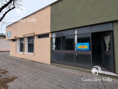 Local en esquina de 18 de Julio y Prestes 