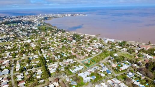 Terreno en Venta en esquina, con salida a 3 calles, en Real de San Carlos, Colonia del Sacramento