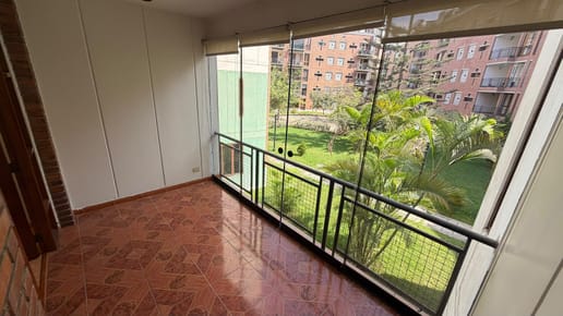 Departamento Chacarilla Vista calle con Parque interno