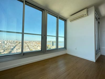 ¡Piso 24 Esquina en Estrellas del Sur! Con Renta de $ 41.385 - Orientación Noreste, Garaje Doble y Balcón