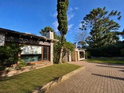 CASA EN VENTA DE 4 DORMITORIOS EN CANTEGRIL