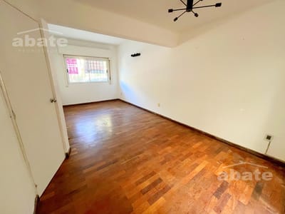 Venta de Casa 3 Dorm y Garage - Pocitos Nuevo CON RENTA
