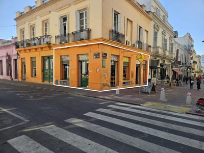 Perez Castellano y 25 de Mayo Excelente punto comercial en peatonal de Ciudad Vieja!!