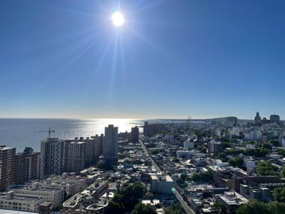 ¡Inversión con Renta en Piso 24! 2 Dormitorios en Estrellas del Sur con Garaje y Vista al Mar